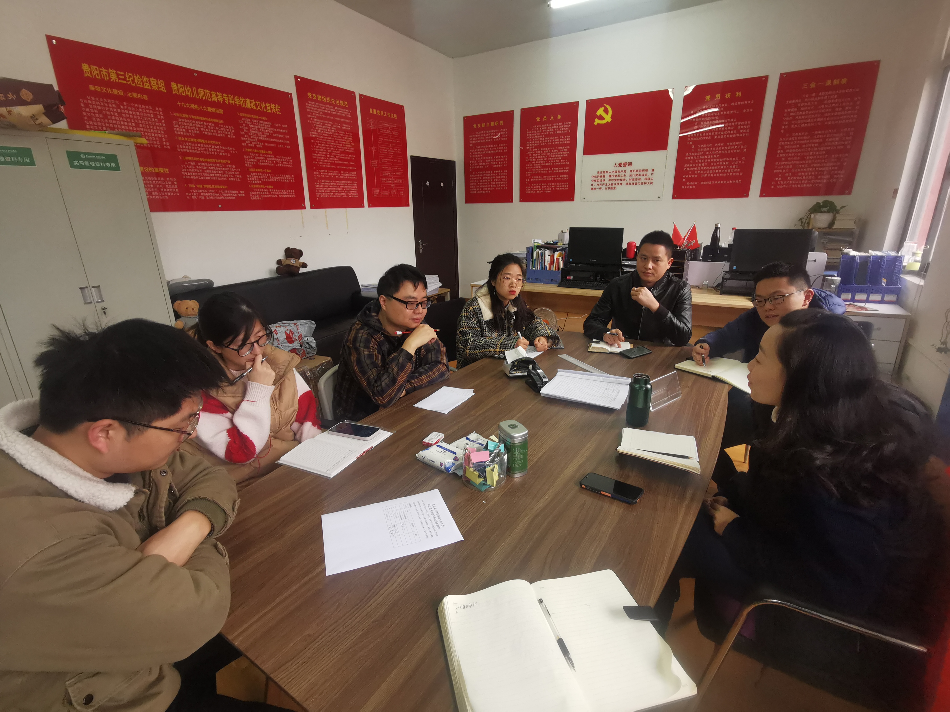 实验实训中心副主任刘本英主持会议