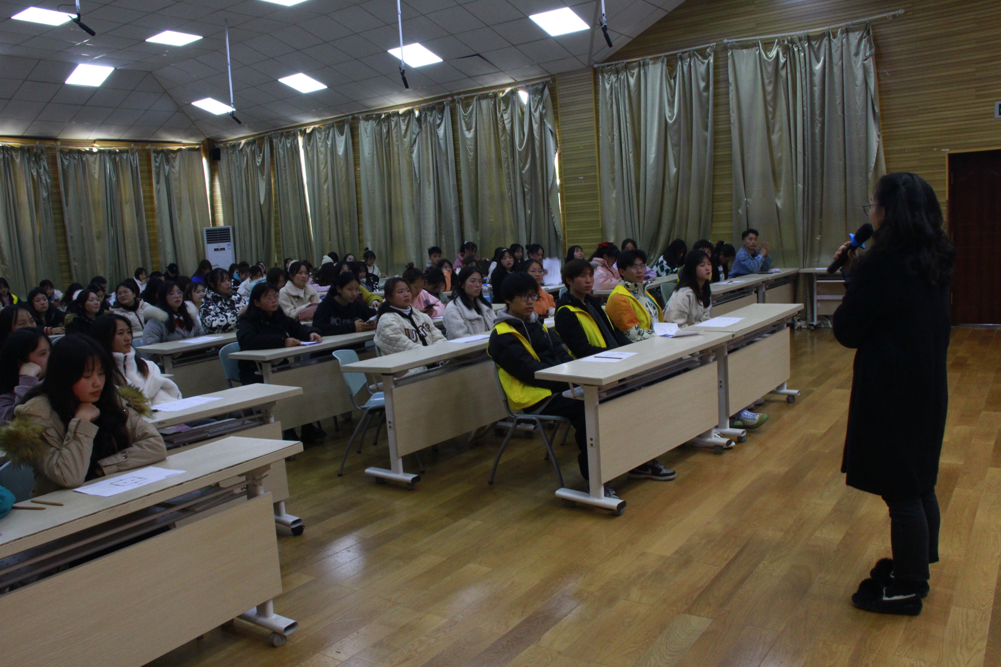 刘本英副主任主持培训